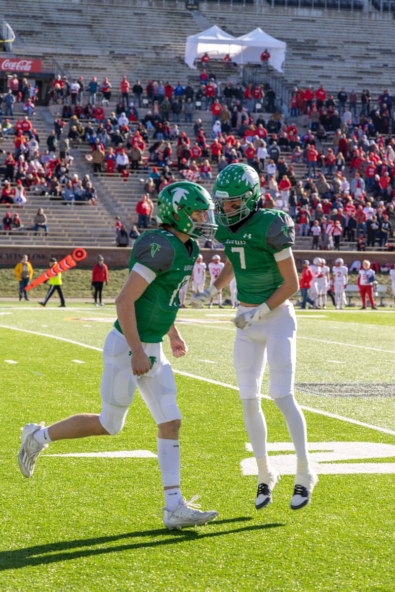 SlickShot17's tweet photo. Get excited, it's the weekend

Full album:
https://t.co/3R6sgDztey

#sportsphotography #football #blairoaks https://t.co/gNMB7WFO9r