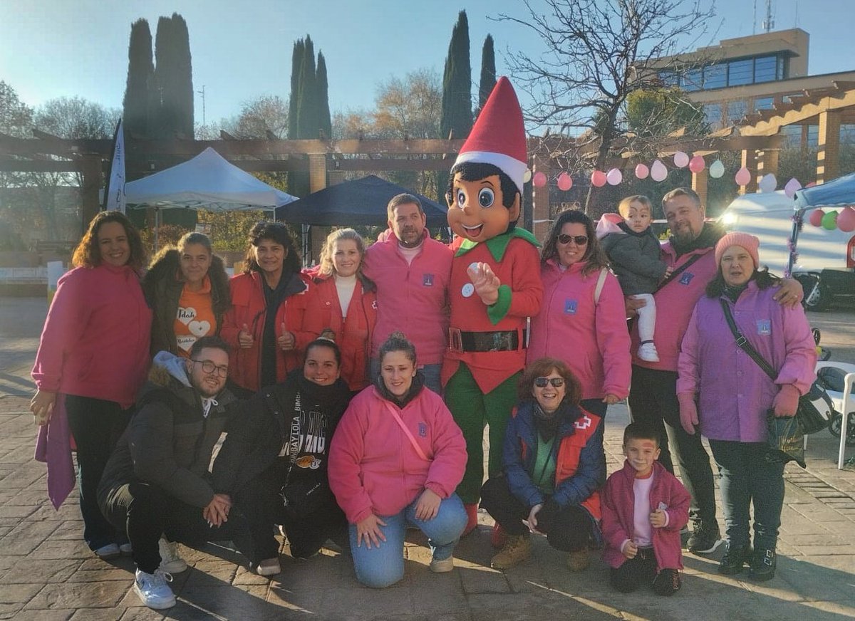 Seguimos colaborando con la <a href="/MasAllaMostoles/">Peña el Más Allá Móstoles</a> en la recogida de juguetes. El alcalde  <a href="/mbautista_pp/">Manuel Bautista</a> ha pasado a saludarnos.