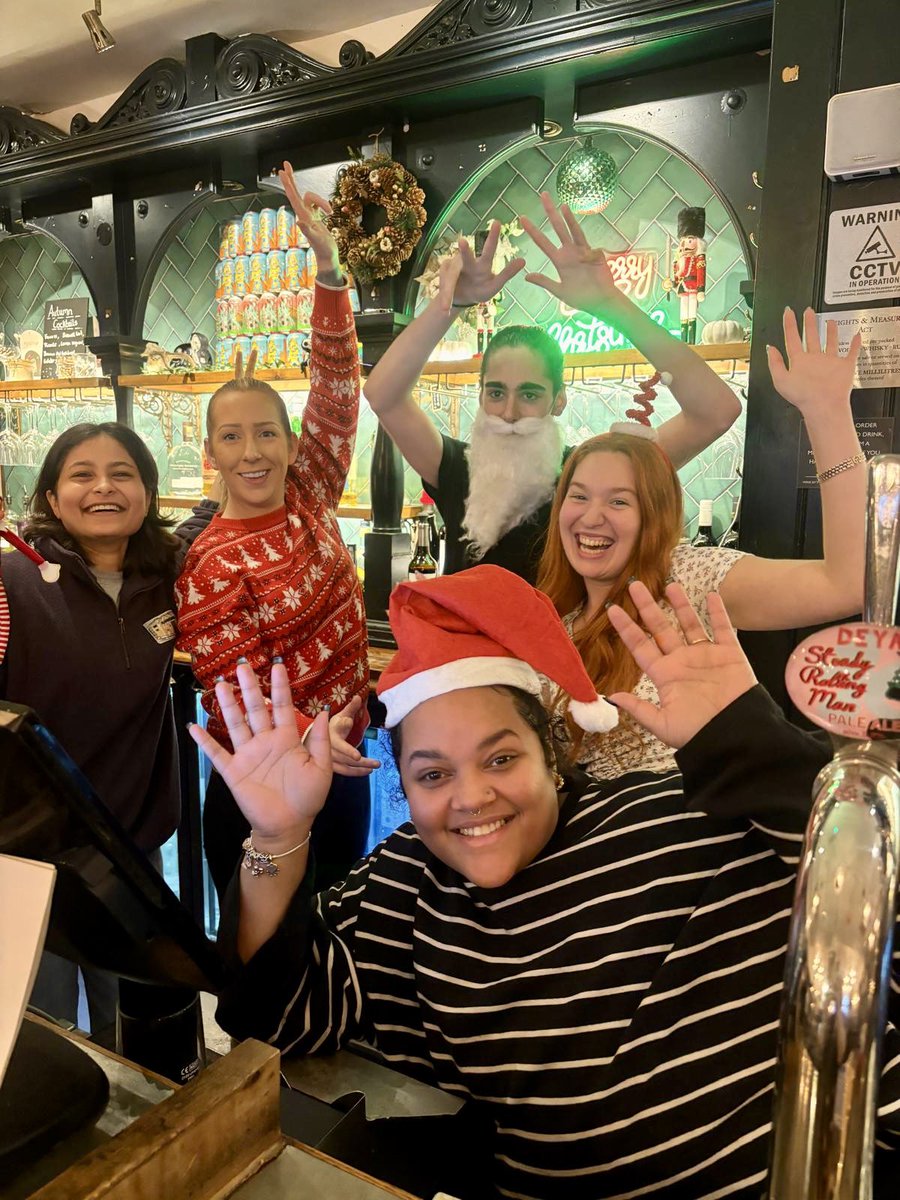 We’re feeling extra festive today!!🎅🏼🎄
Join the team for a drink and some festive cheer 🎉

#christmasatyoungs #christmasmood #camdenpub