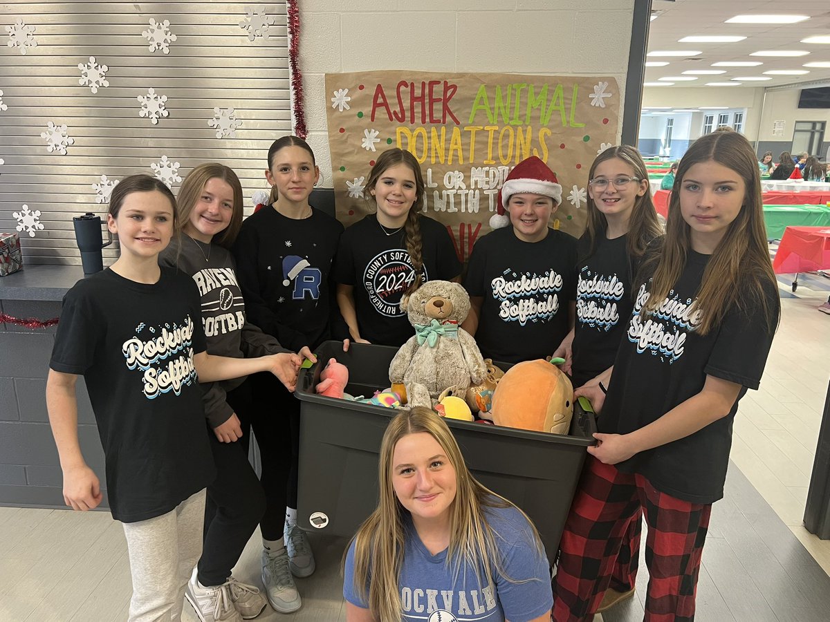 CoachSaraSears's tweet photo. The @RMSRavens softball team knows how to kick off a Saturday - Santa and pancakes! These parent volunteers know how to grill π₯ Such a wonderful event for the whole family. We are thankful for our community support & donations for Asher's Animals π https://t.co/tHnsXnQ9Ux