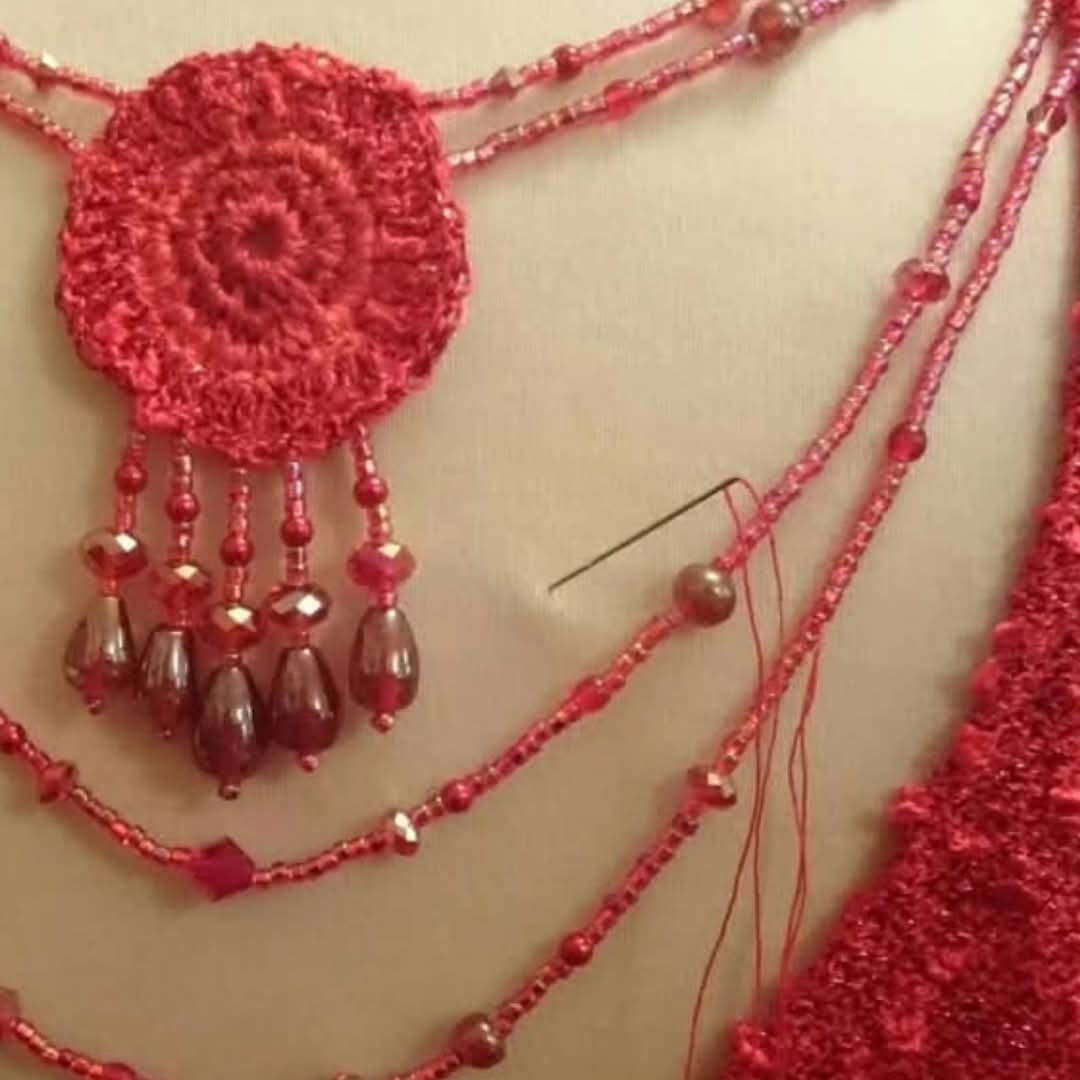 carolineknits's tweet photo. Back detail in #red β€οΈ
#knitwear #crochet #handbeaded #Irishfashion #Irishknitwear #madeinlimerick https://t.co/nTNSrQRARD