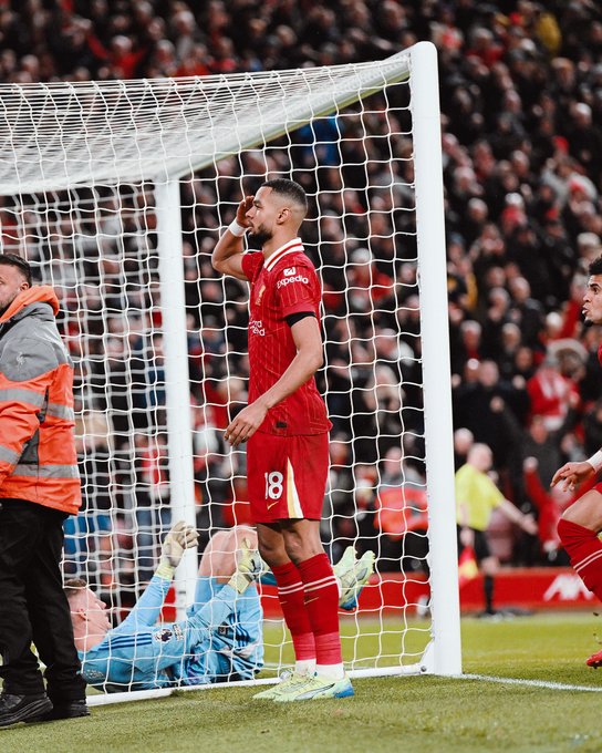 Gakpo salutes the Kop.