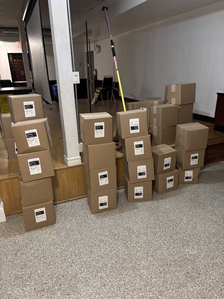 Late pic from earlier this week when we delivered #donated food from <a href="/globalmedicdmgf/">GlobalMedic</a> to members in our #community #communitypolicing