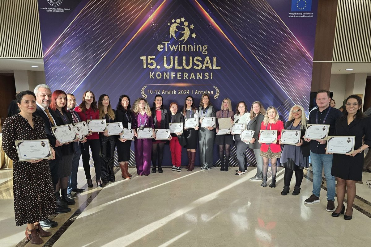 💫 eTwinning Türkiye Ulusal Destek Servisi tarafından düzenlenen "15. eTwinning Ulusal Konferansı" ilimizi temsilen başarılı eTwinning projeleri yürüten öğretmenlerimizin katılımıyla Antalya'da gerçekleştirildi.

<a href="/tcmeb/">Millî Eğitim Bakanlığı</a> <a href="/Yusuf__Tekin/">Yusuf Tekin</a> 
<a href="/MucahitYentur/">Murat Mücahit Yentür</a> <a href="/tretwinning/">eTwinning Türkiye</a>