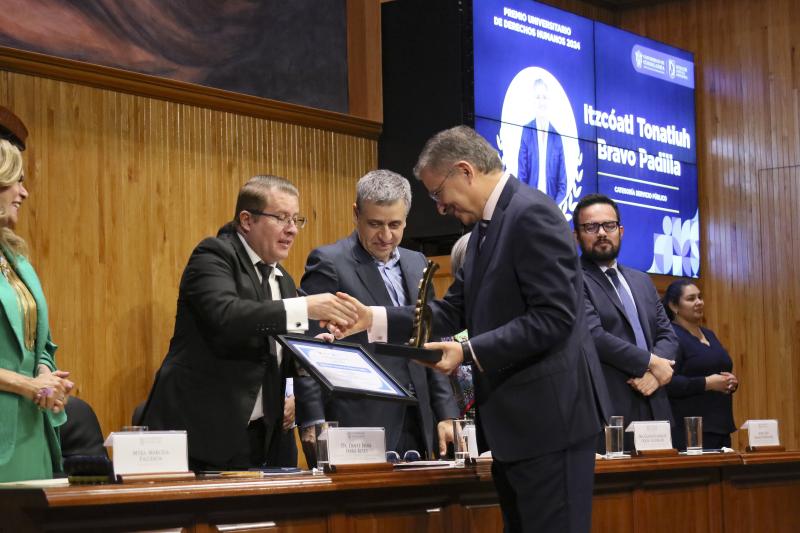 Universidad de Guadalajara (@udg_oficial) on Twitter photo La <a href="/DDUUDGOFICIAL/">Defensoría de Derechos Universitarios U de G</a> reconoció la labor de promoción y defensa de los derechos humanos de universitarios/as e instituciones. Conoce a las y los galardonados con el Premio Universitario de Derechos Humanos 2024: 🔗 url.udg.mx/a0CBY La <a href="/DDUUDGOFICIAL/">Defensoría de Derechos Universitarios U de G</a> reconoció la labor de promoción y defensa de los derechos humanos de universitarios/as e instituciones. Conoce a las y los galardonados con el Premio Universitario de Derechos Humanos 2024: 🔗 url.udg.mx/a0CBY