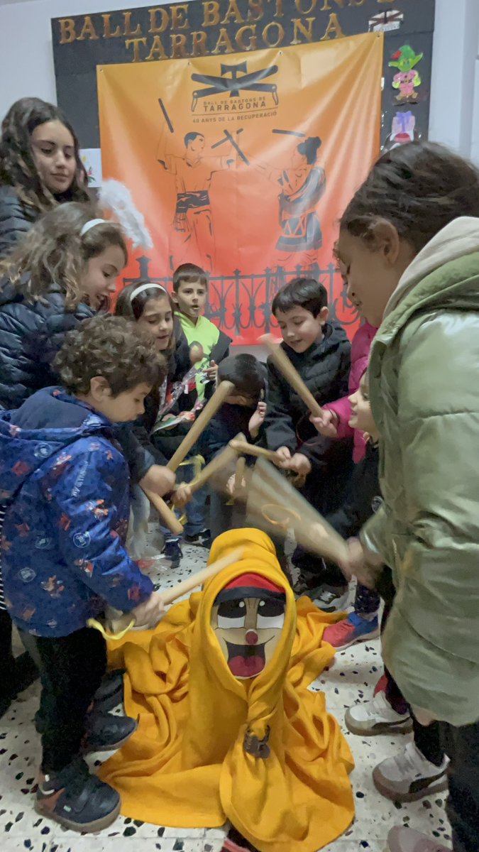 Avui hem fet cagar el Tió i acomiadem l’any. 

Els més petits us desitgen molt bones festes!