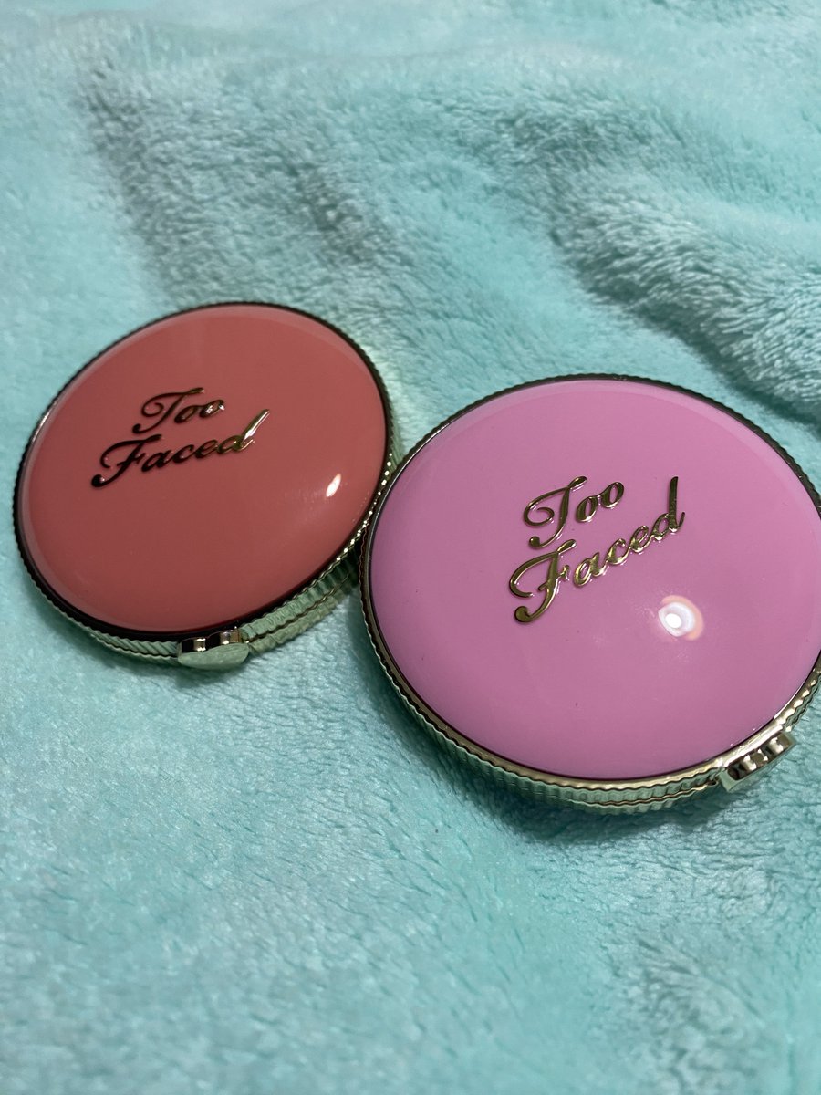 ChiaraParanoia's tweet photo. Ma quanto sono carini i miei nuovi blush di Too Faced?
Ero troppo indecisa sulla tonalità quindi ovviamente li ho presi entrambi ✨ https://t.co/U794qqw5QN