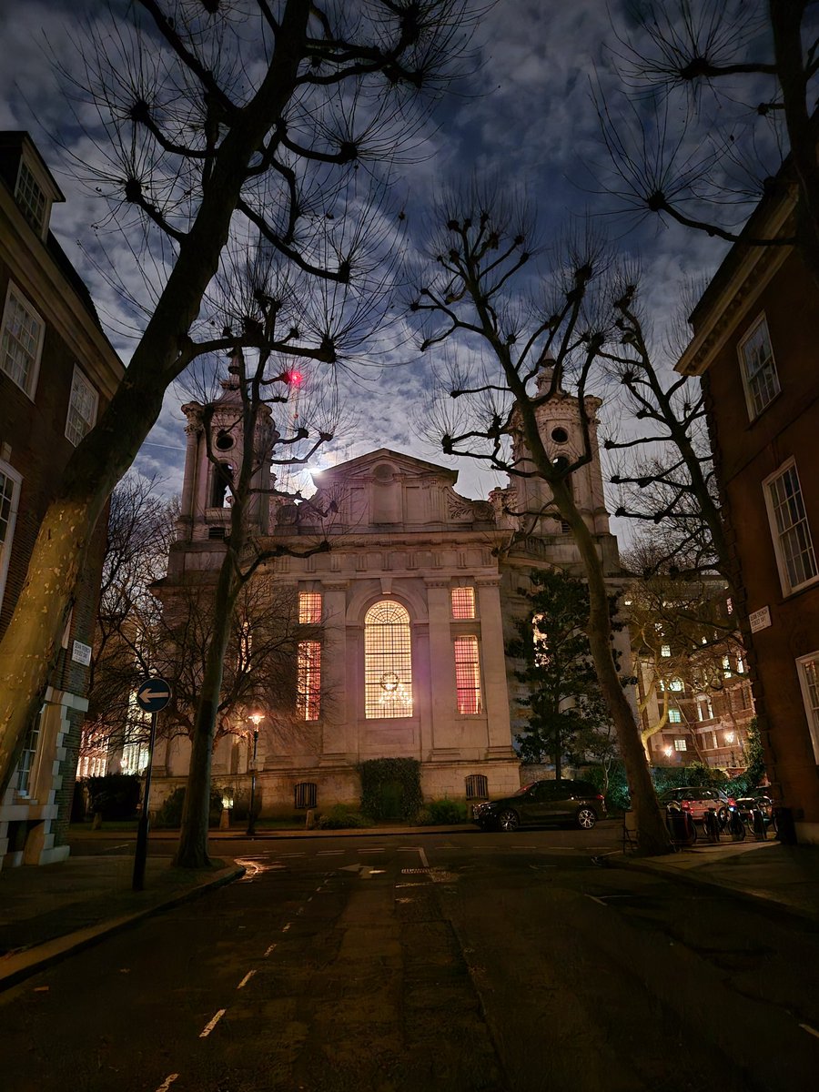 Performing in a festive concert with <a href="/EricWhitacre/">Eric Whitacre</a> Singers tonight. Sky setting the mood and a packed house