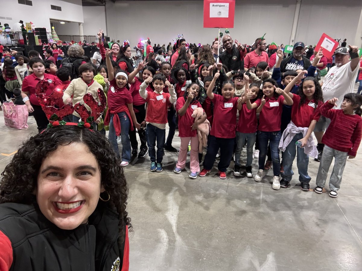 Parisa Behzadi (@parisabehzadi_) on Twitter photo It was an extra special Saturday celebrating Navidad en el Barrio 🎄✨ a big thank you to <a href="/NeebHouston/">Navidad en el Barrio</a> for this incredible experience for our <a href="/hisd_SRE/">Sylvan Rodriguez ES</a> Space Rangers ✨ It was an extra special Saturday celebrating Navidad en el Barrio 🎄✨ a big thank you to <a href="/NeebHouston/">Navidad en el Barrio</a> for this incredible experience for our <a href="/hisd_SRE/">Sylvan Rodriguez ES</a> Space Rangers ✨
