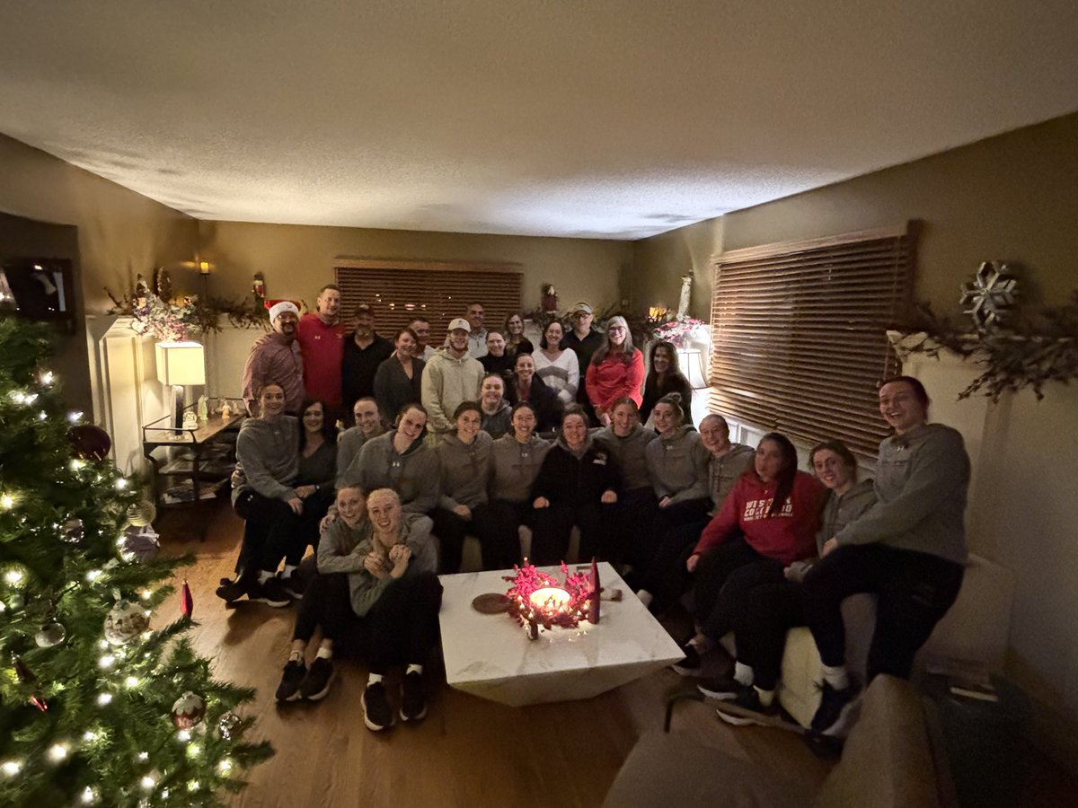What a night…. Huge shoutout to WCU Alumni Paula Hendrickson and WCU WBB Alum (82-86)  Kathy Lockhart for the outstanding hospitality last night!!!! 

We are blessed to have had a night full of laughs, love, and great food….. GO NEERS!!! 🗣️🤘🏼🏀🔥 #WE