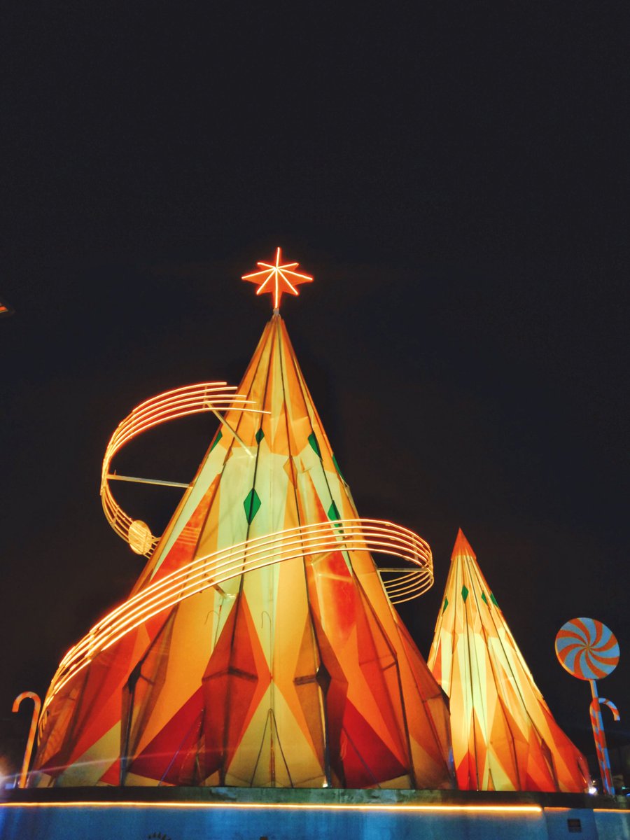 yna_marocali's tweet photo. Neon lit park 🎄✨
(1)
#photography #photographylovers #PhotographyIsArt #photographicart #photograph #photographs #photographers #photographer #Image #images #imagery #picture #pictures #PictureOfTheDay #pictureedit #picturegallery https://t.co/HG3mMkjeVE
