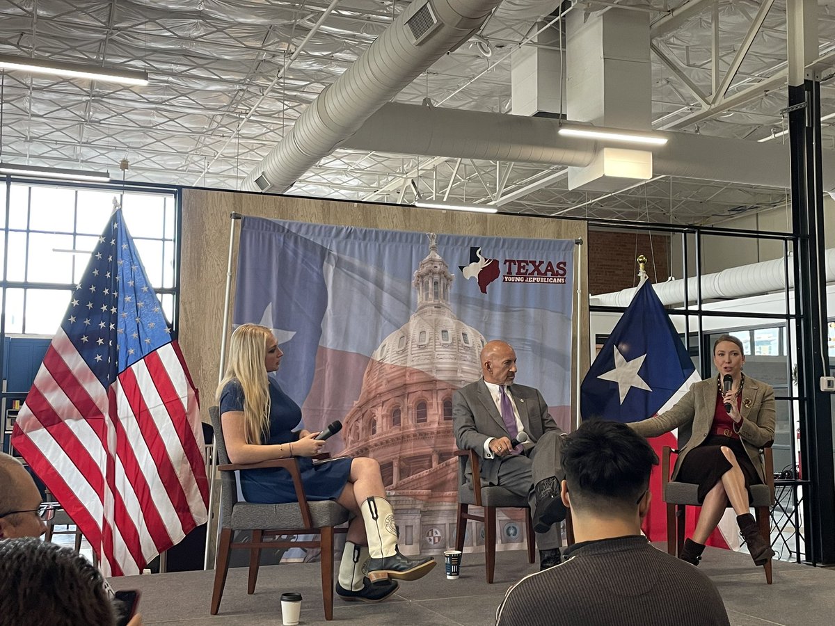 DianaLeeE00's tweet photo. @TexasYRs Policy Summit has begun with Rep. @MattShaheen and @gcollinstx speaking about Healthcare, moderated by @SussSydney. 

#texasyrs https://t.co/v9EDxNyntt