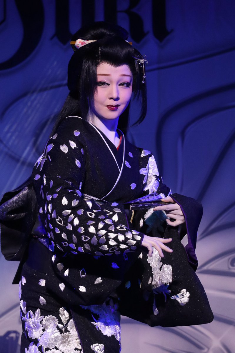 Slei02's tweet photo. 会いたい...　会えない...
心の灯し火が揺れる…

出てきた瞬間から｢踊るん！？｣って
鳥肌たったヲレ←
なんやろな、表情から仕草が切ない
んで？？？
勘違い目線頂いてお隣さんに雪崩たヲレ←
写真なんか撮れるわけない🤦🏻‍♀️
もっとしっかりして欲しい🥺

#澤村静華 https://t.co/4xP32mhswt