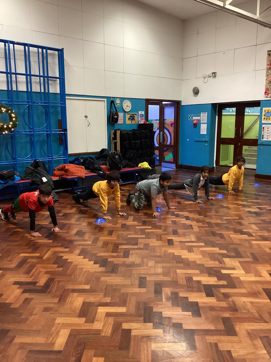 ElmsSIS's tweet photo. The children at Ashfield Juniors getting ready for our latest Christmas themed warm up game ‘Snowballs' - video to watch on insta! https://t.co/kzi1SgLhgg