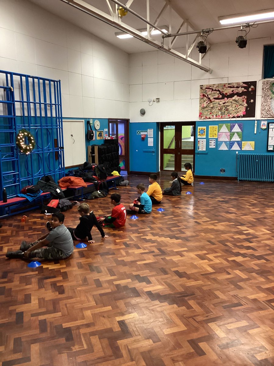 ElmsSIS's tweet photo. The children at Ashfield Juniors getting ready for our latest Christmas themed warm up game ‘Snowballs' - video to watch on insta! https://t.co/kzi1SgLhgg