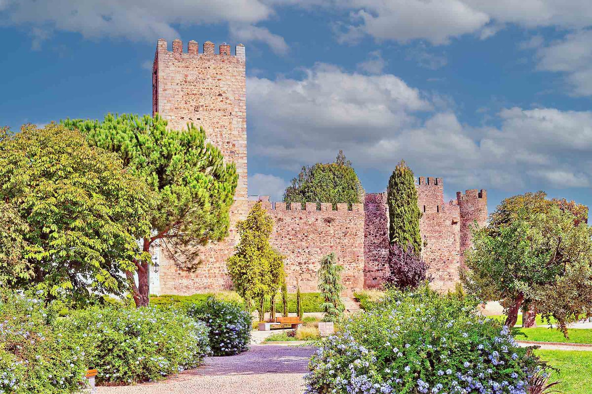 PtTravelGuide's tweet image. Few places in Portugal are as picturesque as Alter do Chão, an equestrian town with a long history in the heart of the Upper Alentejo region;
portugaltravelguide.com/alter-do-chao/