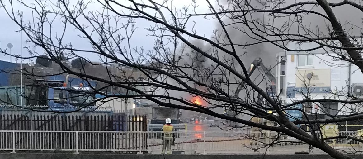 StapletonRd's tweet image. There’s a fire in the scrap yard in St Werburghs the smoke is heading and is in Greenbank and gathering in lower/ valley smoke traps. I’m no expert but perhaps stay to avoid the smoke. @AvonFireRescue @eastonvoice @ethical_PR @TristanCorkPost