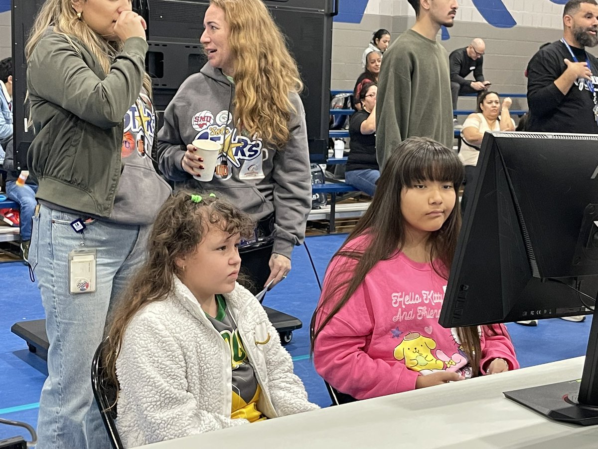 Our Hogg Razorbacks are bringing the heat in the esports arena! 🎮🔥 Focused, determined, and representing Hogg New Tech with pride. 🐗💚💛 #HoggPride #EsportsChampions <a href="/ElementaryHogg/">Hogg New Tech</a> <a href="/AdamsonSchools/">Adamson Schools</a> @MRamirezDISD