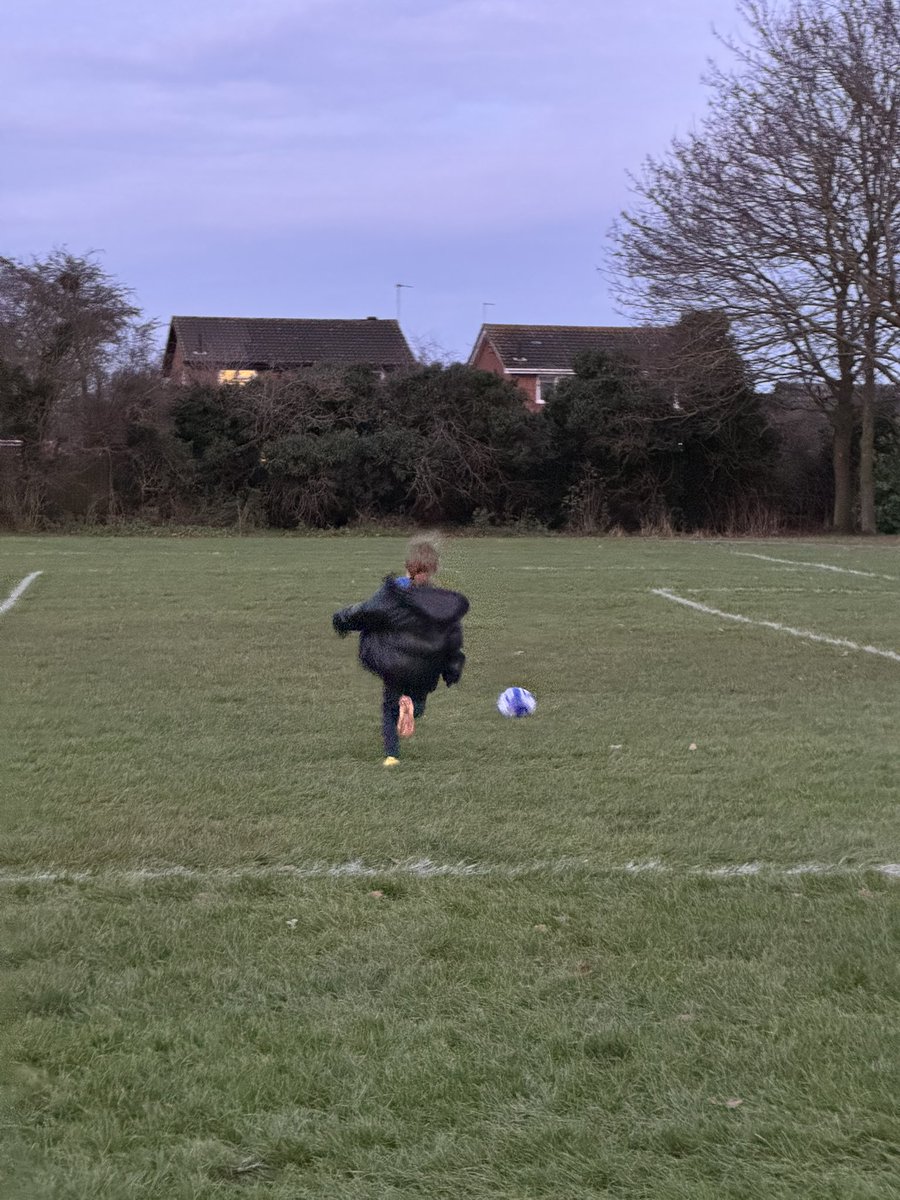 JojoD36's tweet photo. @ChelseaFCW Maggie loves it when Chelsea come to Leicester. 3 years in a row now, she’s over the moon about that photo! And of course straight home to the park for a kick around 💙 https://t.co/VkGXsoOIAh
