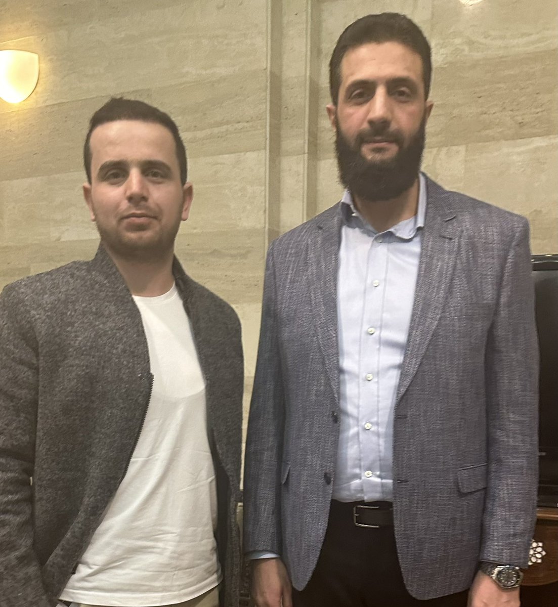 Mahmoud_alw's tweet photo. مع السيد #أحمد_الشرع قائد إدارة العمليات في #دمشق خلال اجتماع مع الصحافيين حضرته #العربية و #الحدث https://t.co/162p3HX3Vc