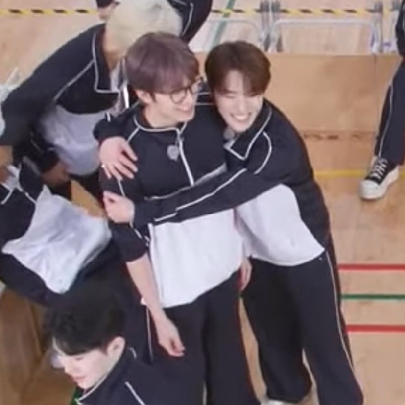 forwonwoochan's tweet photo. don't say it...don't say it https://t.co/zq9OGvnlbO