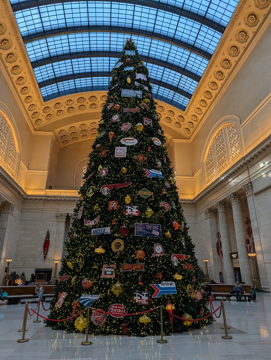 Thankful for the IL Legislative Black Caucus Foundation's Policy Summit "Infinite Hope". Sat in on sessions around environmental justice, disparities around HIV/AIDS, &amp; the murder of #SonyaMassey. We're leaving with useful information!!

#ILBC #BlackCaucus #BlackLivesMatter #BLM
