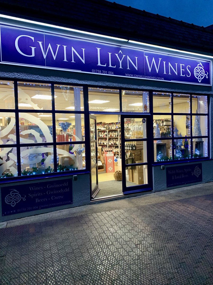 Shining bright in Pwllheli, lots of Christmas gift ideas and complimentary gift wrapping #prynunlleol #buylocal