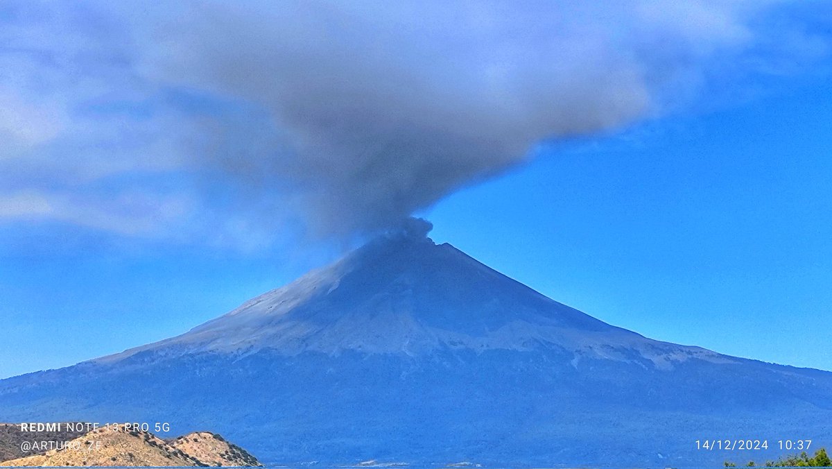 Webcams de México (@webcamsdemexico) on Twitter photo 🌋 Así luce la fumarola del #volcán #Popocatépetl este sábado 14 de diciembre desde #Atlixco #Puebla.
Vía: <a href="/arturo_zf/">@яţhµя</a>. 🌋 Así luce la fumarola del #volcán #Popocatépetl este sábado 14 de diciembre desde #Atlixco #Puebla.
Vía: <a href="/arturo_zf/">@яţhµя</a>.