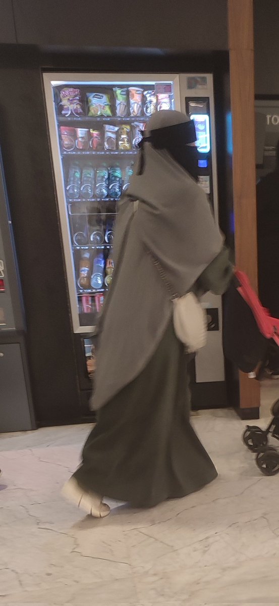 Asgard_Valkiria's tweet photo. Centro comercial Diagonal Mar, Barcelona. No quiero ver esto en mi país.
#Stopislam https://t.co/O2Qp6ByJQ8