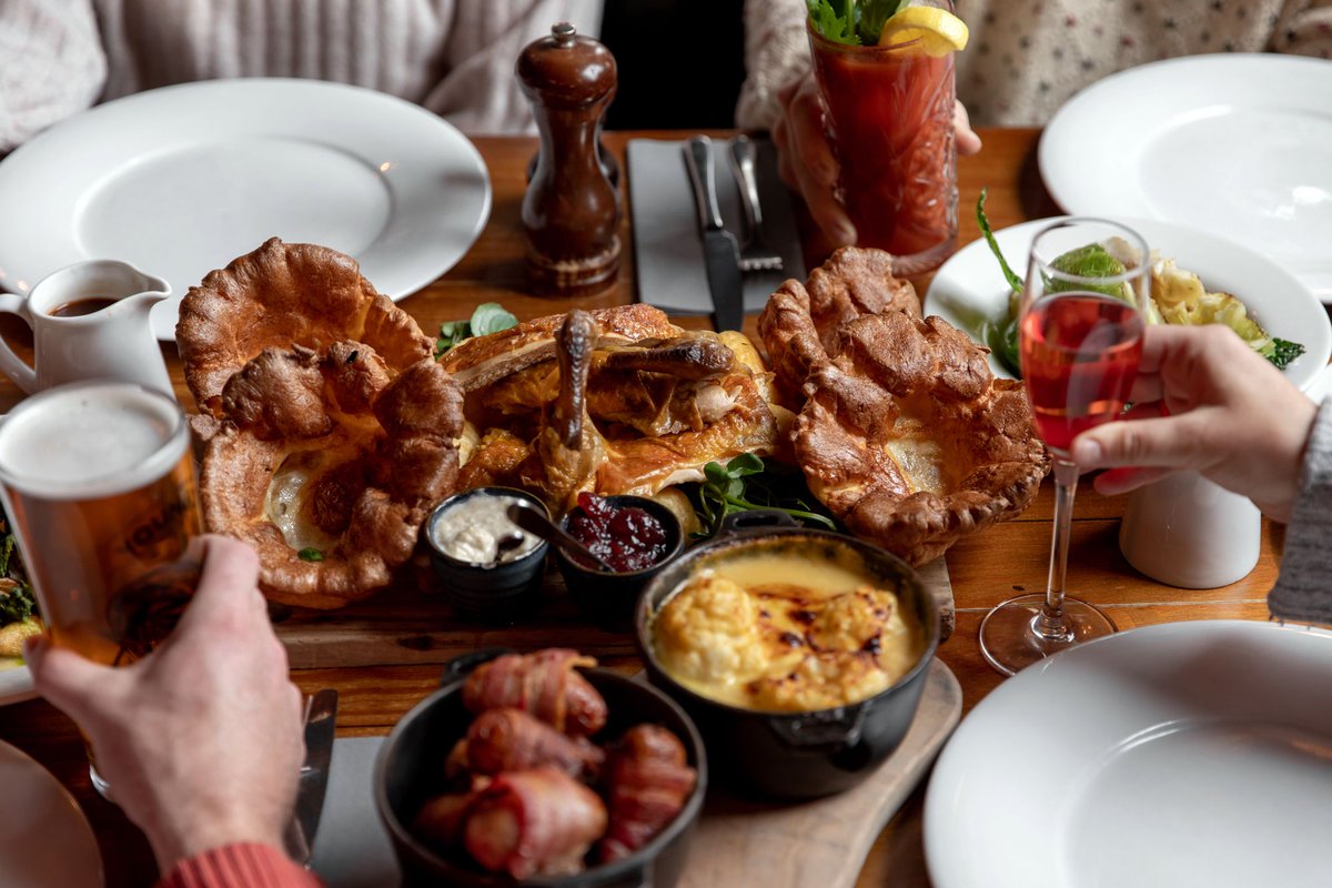 lockkeeper's tweet image. It’s almost Sunday again and nothing could make the day more perfect… unless you let us do the cooking for you. Round up your family, friends and pups, and join us for a hearty roast dinner in our riverside pub. 

Roasties by the fireplace, what more could you want? 🔥🪵