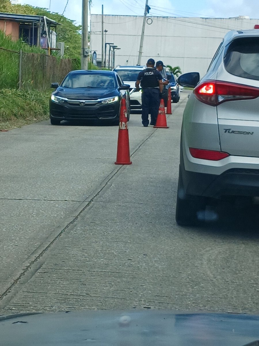 Que hace un retén detrás de Do It Center de Villa Lucre a las 11:50 del día, del sábado de quincena y decimo, que no sea coimear🤔 <a href="/ATTTPanama/">Autoridad del Tránsito</a>