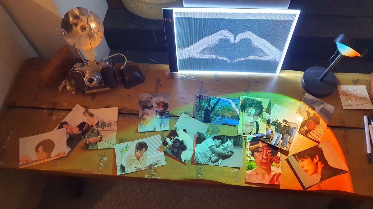 천장지구. 컨셉부터 설레였었는데 실제로보니 더더욱 멋졌던 장소. 호열이 바막이 있어 왠지 호열이 있을것만 같았네요 ㅎㅎㅎ 깨알같은 하트x-ray에 터짐ㅋㅋㅋ
#구교환과_영수증의_天長地久
#교환의_영화는_계속되니까_컷
#구교환 #KOOKYOHWAN