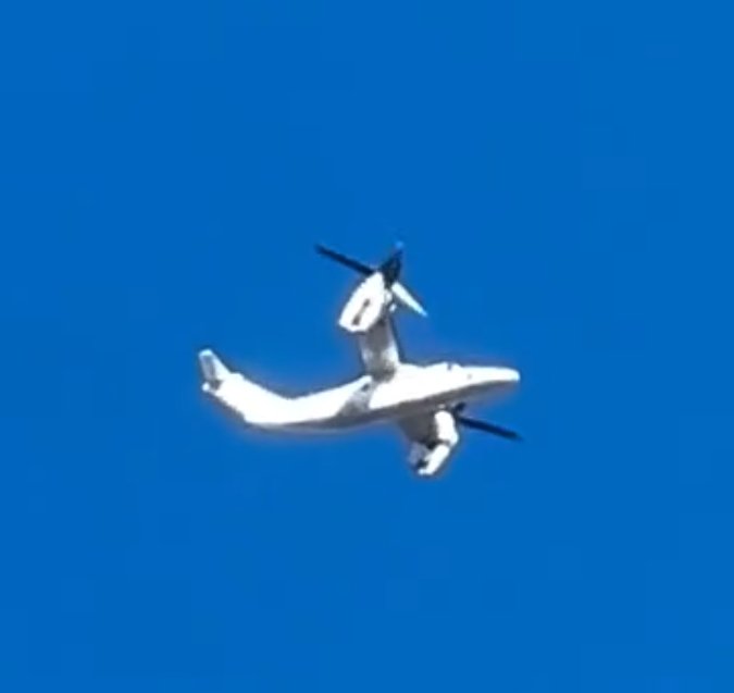 SantodMods's tweet image. This was spotted flying over New Jersey during daylight hours:
The Bell Boeing V-22 Osprey
"An American multi-use, tiltrotor military transport and cargo aircraft with both vertical takeoff and landing (VTOL) and short takeoff and landing (STOL) capabilities. It is designed to…