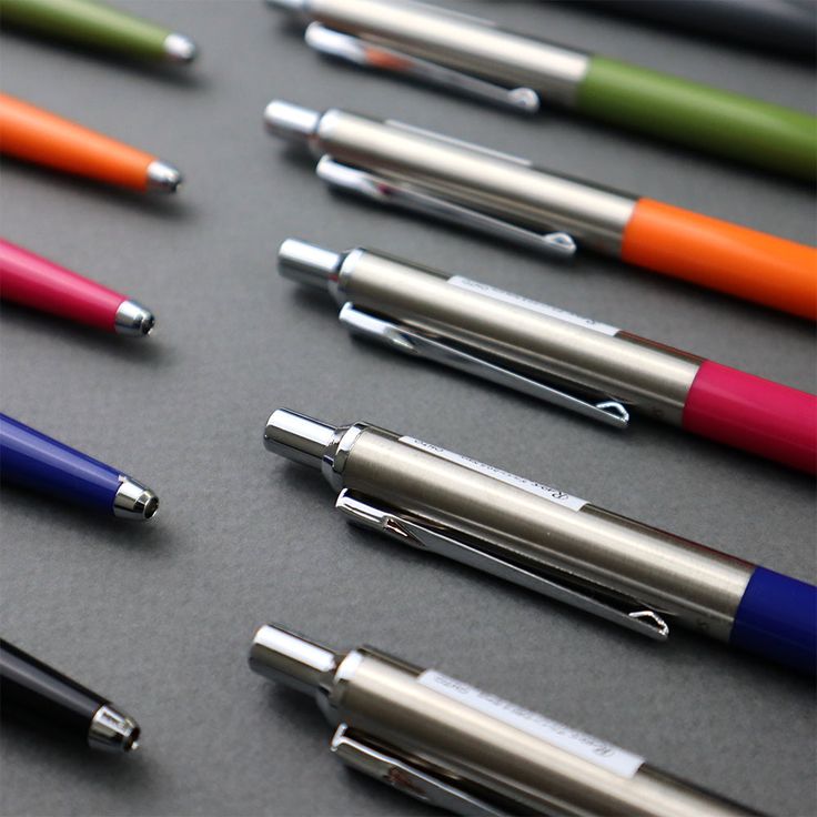 The Ohto Rays gel pen offers a unique blend of style, comfort, and performance! Featuring high-quality, smear-resistant gel ink that dries in a flash, making it a great option for left-handed writers ✍️✨️