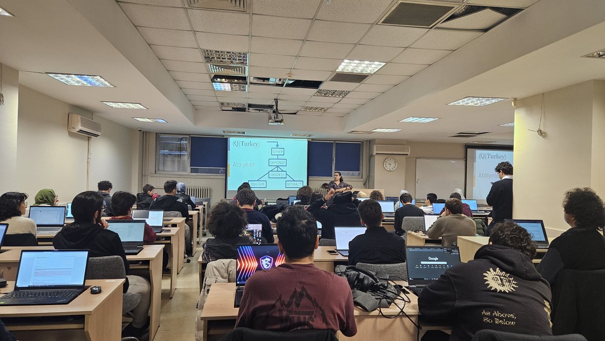 Quantum Sabancı ve Quantum Boğaziçi (<a href="/quantumbogazici/">Quantum Boğaziçi</a>) organizasyonuyla ve Yapı Kredi Teknoloji sponsorluğunda gerçekleşen QBronze kuantum programlamaya giriş atölyesinde ilk günü geride bıraktık.

Gönüllü eğitmenlerimiz Saba Bozpolat (<a href="/sabarife/">Saba (Arife) Bozpolat</a>) ve Gönül Altay’a (<a href="/GonulAltayy/">Gönül ALTAY</a>)