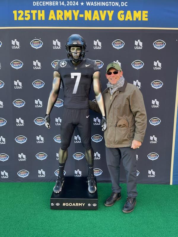 RonRivera80's tweet image. #ad Today I'm here at the 125th #ArmyNavy Game with @USAA 🏈 My dad served in the Army, so this event is very dear to me. Go Army! Who are you rooting for?