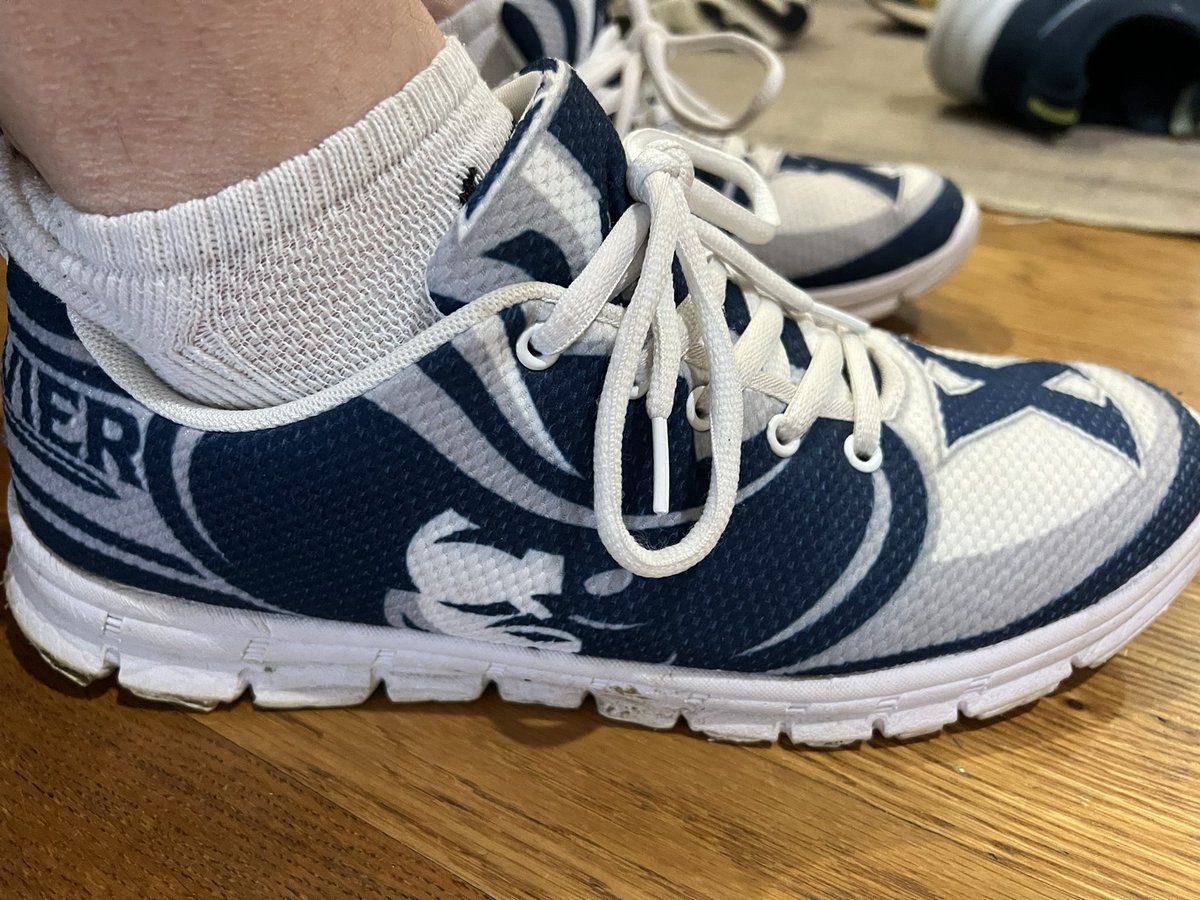 StanXU96's tweet photo. Shoe game activated. #LFGX #ourcity #oneforthethumb https://t.co/DKxhwXMjE4