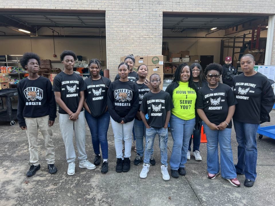 GameChangingEd's tweet image. Shout to our amazing Dean of Cadets Colonel King @Cullen_Bobcats for supporting Good Hope church today with their food bank.