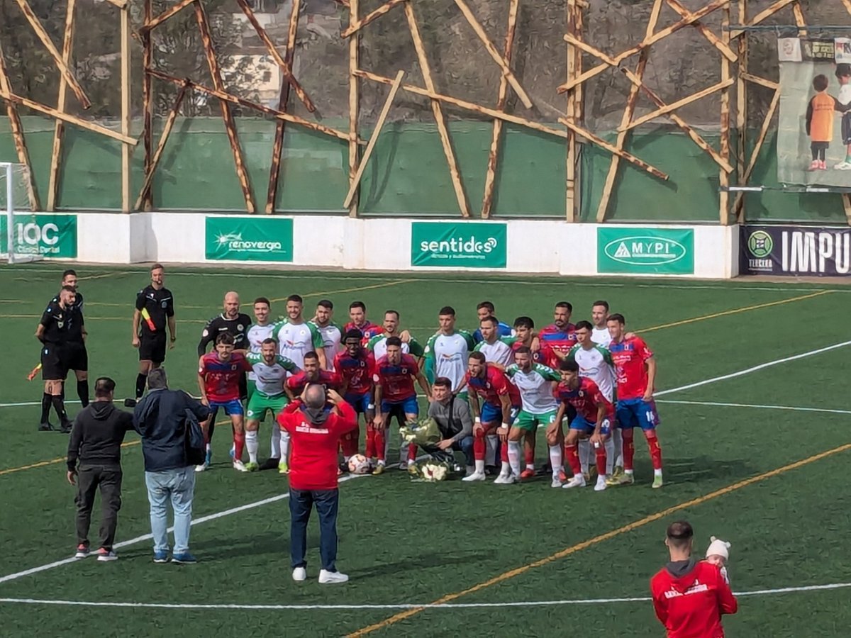 Lanzarote666's tweet photo. @UD_Lanzarote Very hard to comprehend. Played so well for 70 minutes and then capitulation. Must take those chances in the first half when you are on top. #GranCanaria #TerceraGrupo12 https://t.co/wuOAVQcEA1
