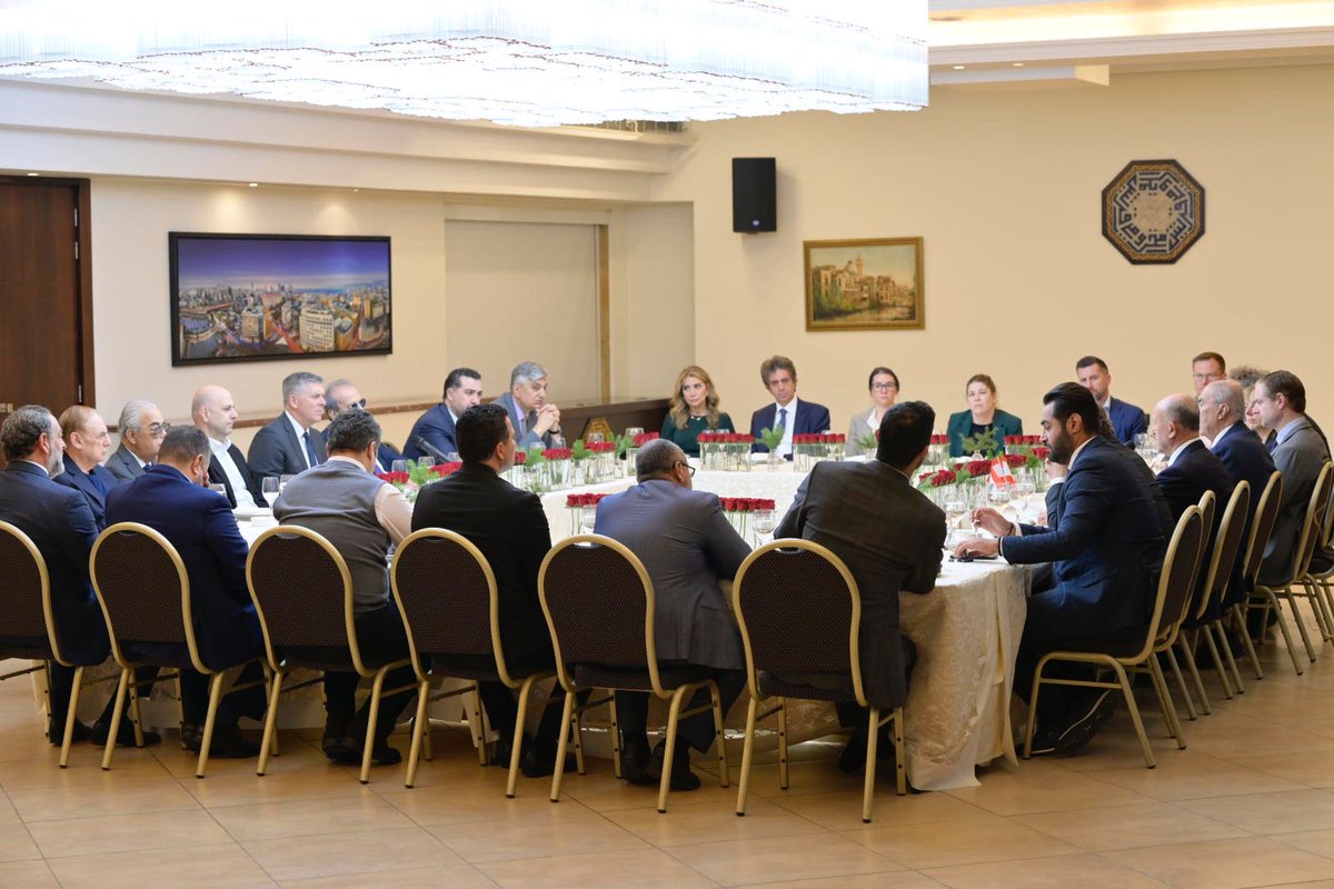 تشرفت باستقبال عضو الكونغرس الأميركي دارين لحود والمستشار السياسي والاقتصادي في السفارة الأميركية جيمي أوميليا، بحضور عدد من زملائي النواب، على مأدبة غداء حيث عرضنا لآخر التطورات المحلية والإقليمية والدولية. 

شددتُ خلال اللقاء على ضرورة التزام كافة الأطراف باتفاق وقف إطلاق