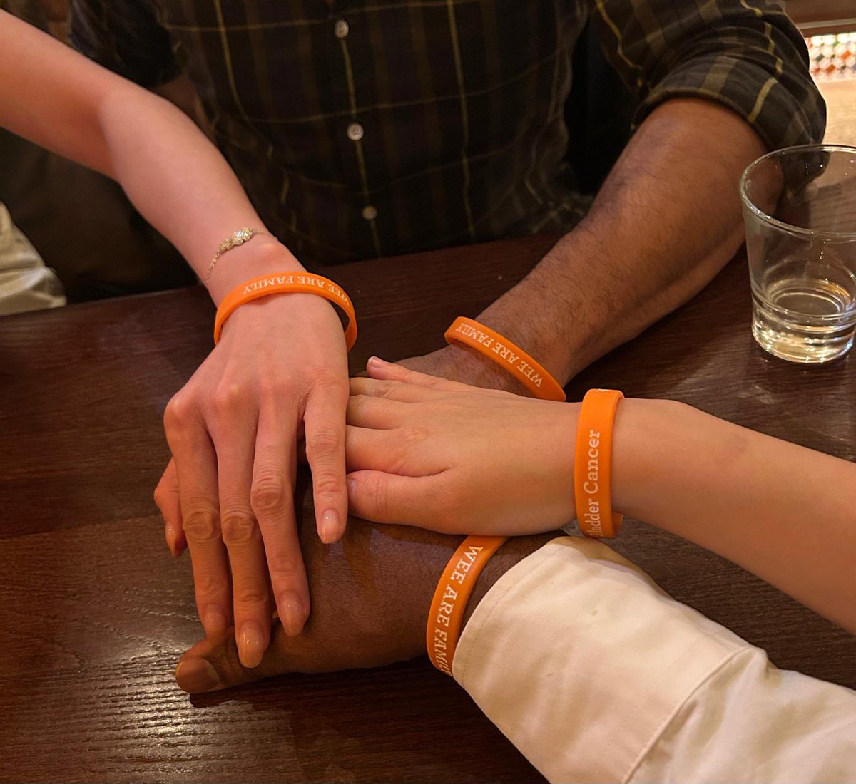 Prof Param Mariappan (@parammariappan) on Twitter photo Proud to mentor the superstar next gen <a href="/EdinSurg_BC/">Edinburgh Bladder Cancer Surgery (EBCS)</a> research team and #BladderCancer advocates.
🌟 Chandrarajan Premal Shah
🌟 Ellie Yeo
🌟 @noEinJasmin
🌟 Cara Louise Vincenti
🌟 Natesh Shivakumar
<a href="/BAUSurology/">BAUS</a> <a href="/Uroweb/">European Association of Urology (EAU)</a> <a href="/BladderCancerUK/">Fight Bladder Cancer</a>
#UroSoMe Proud to mentor the superstar next gen <a href="/EdinSurg_BC/">Edinburgh Bladder Cancer Surgery (EBCS)</a> research team and #BladderCancer advocates.
🌟 Chandrarajan Premal Shah
🌟 Ellie Yeo
🌟 @noEinJasmin
🌟 Cara Louise Vincenti
🌟 Natesh Shivakumar
<a href="/BAUSurology/">BAUS</a> <a href="/Uroweb/">European Association of Urology (EAU)</a> <a href="/BladderCancerUK/">Fight Bladder Cancer</a>
#UroSoMe