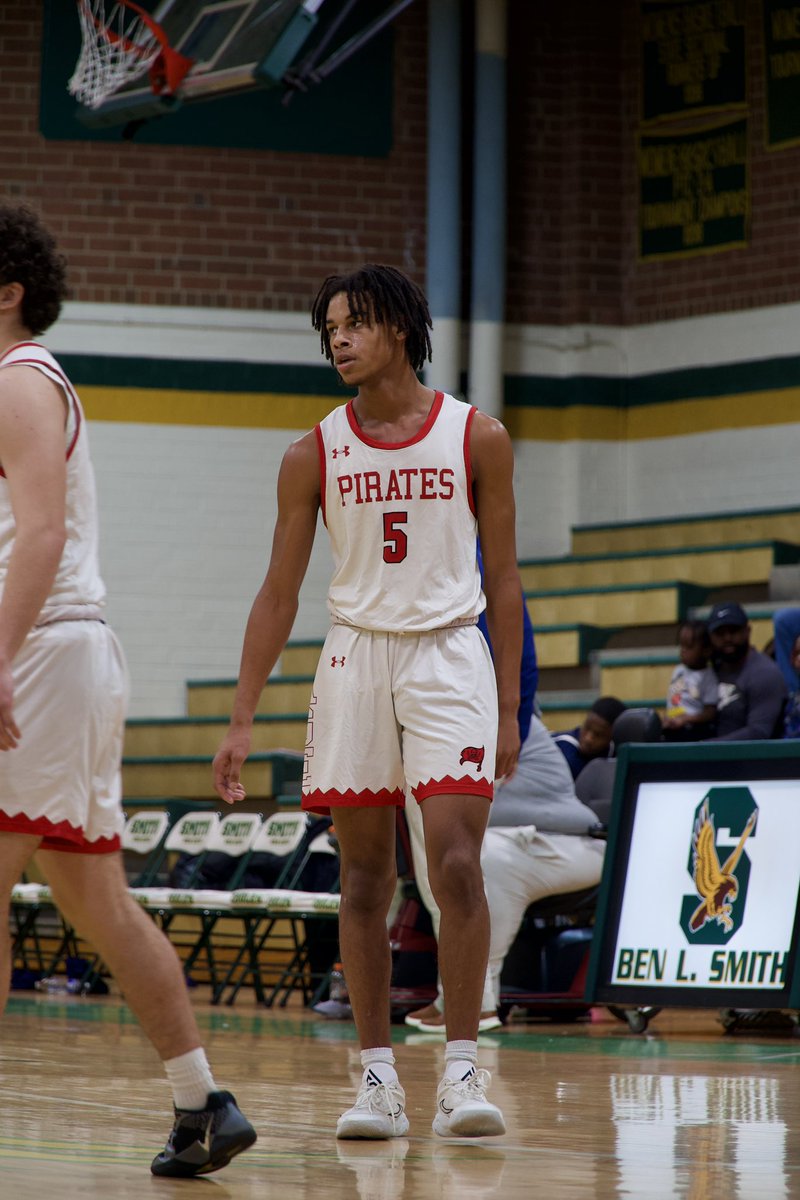 2025 6’3 Tyler Martin has stood out with his aggressive drives to the basket, finishing through contact with strength and precision. His effort on both ends and defensive versatility have been key factors in his impactful performance. #PhenomTourneyTown 

 <a href="/Tyrenm5/">Tyren Martin</a> /