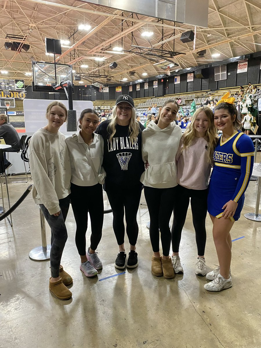 Lady Blazer Hoops tweet media