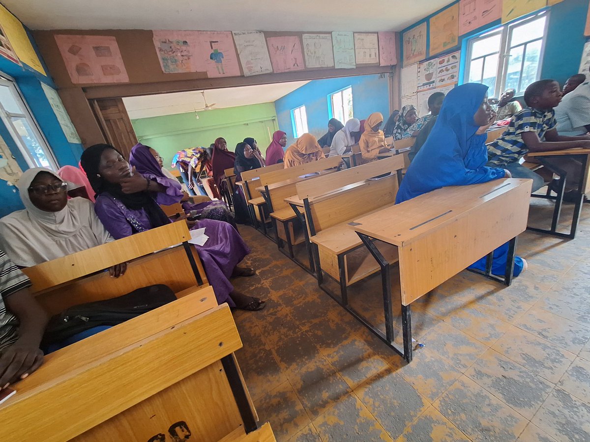 ampexlmac's tweet photo. Our revered lecturer benefitting us with good knowldege of the 10 bubbles as our attentive audience are also learning actively

#ampex #lmac #mssn #youthdevelopment #youthengagement #sdg4 #sdg10 #theanchoredvoyage #ALA4.0 #2024/2025 #Ambassadors #leadership https://t.co/JAZOTugc06