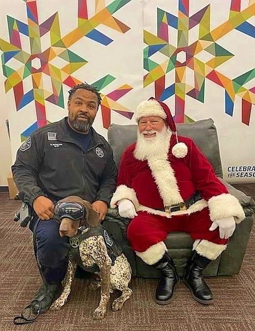 DenverSheriff's tweet image. Take a guess... what did K9 Gunner ask Santa for Christmas? It&apos;s not doggles... he already has those. #SaturdaySparkOfJoy #DSDEst1902 #WorkingDogsOfTwitter