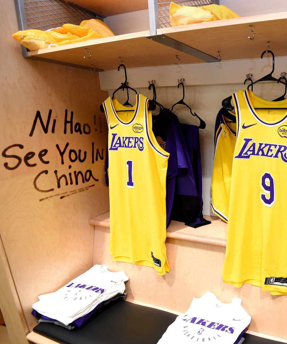 BREAKING: D’Angelo Russell’s locker was vandalized. 😳

(Via 📸 <a href="/WindhostESPN/">Brian Windhorst</a>)