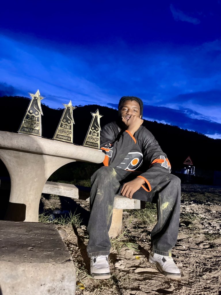 Voltz_JT's tweet image. MaGeez we brought Album Of The Year home✅

Mkoma Brian Song Of The Year✅

People’s Choice ✅ thank you all for voting

Thank you @ZimHipHopAwards 🙏