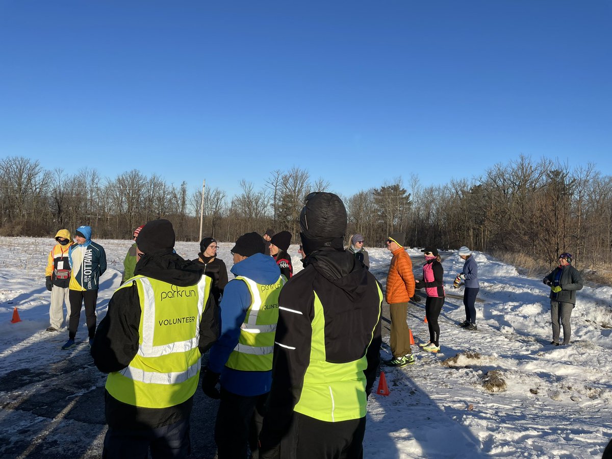 orleansparkrun's tweet photo. 218th event / 218e évènement - DECEMBER 14

We had 34 participants, who ran, jog or walk in this beautiful winter morning!☃️

Thanks again to our volunteers, who made this event possible. 🏃🏻‍♂️🏃🏼‍♀️🚶‍♀️🦮 https://t.co/lzWnafBFSK