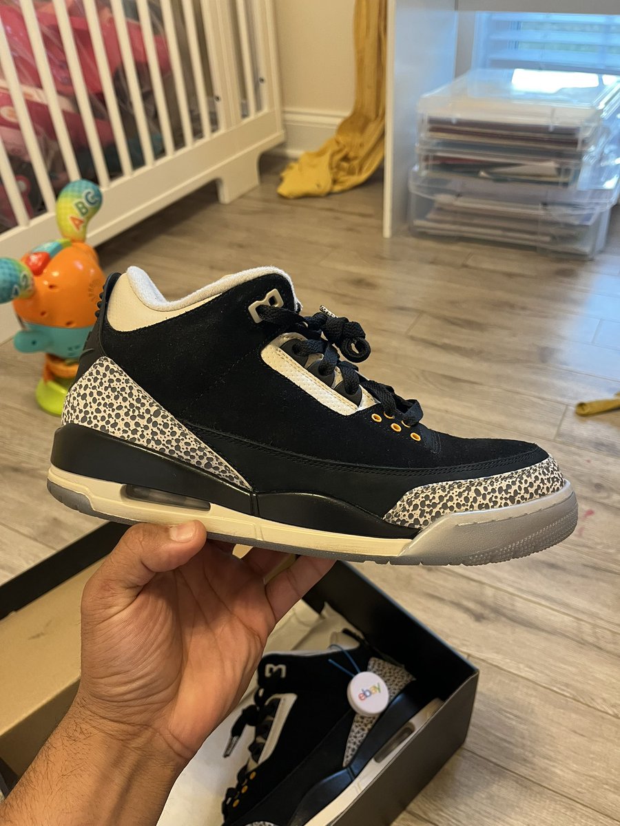 Tu_Tio_Cubi's tweet photo. USED extremely clean pair 
Size 9.5M comes with Replacement box
$400/obo 
@Rockstartrent @Sneakerchief23 @Sneaker_Zombie @DblocDunks pls RT https://t.co/VjsZBpZsR0