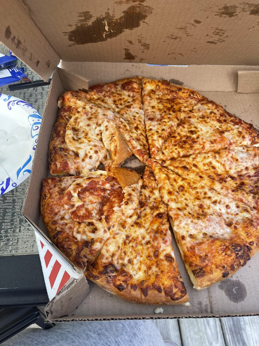 Carpartsslinger's tweet photo. @dominos pretty sad when you can’t even order pizza and have it delivered without it being smashed. Having an autistic kid who’s favorite pizza is you guys and he won’t touch it because of the looks says a lot. #pizzadelivery #pizzamishap #dominospizza https://t.co/NkczYdQ0C9
